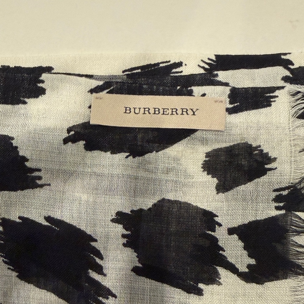 Burberry scarf - Picture 2 of 3